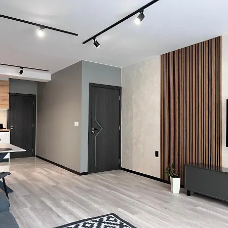 A-brilliant, New! Spacious & Modern In Whit Garage Appartement *