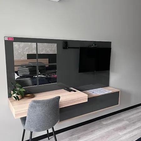 A-brilliant, New! Spacious & Modern In Whit Garage *