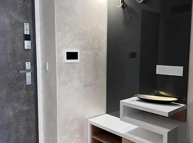 A-brilliant, New! Spacious & Modern In Whit Garage Lejlighed *