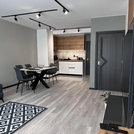 A-brilliant, New! Spacious & Modern In Whit Garage Apartament